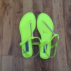 steve madden t strap sandals